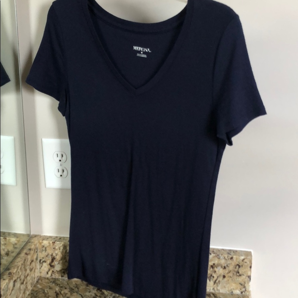 Tight V-neck Navy Top — Essential